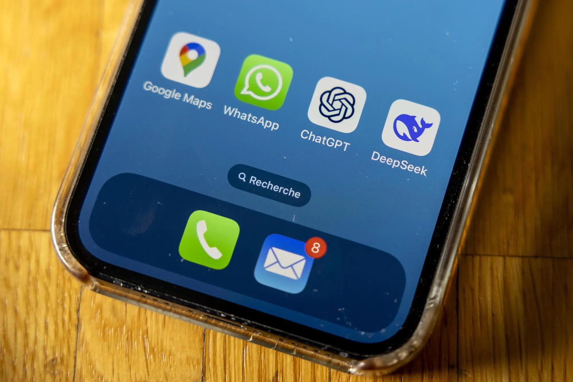Uno smartphone (archivio L'Unione Sarda)