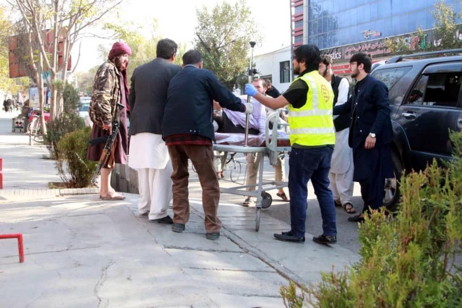 Attentato all’ospedale militare di Kabul: almeno 19 morti e 50 feriti