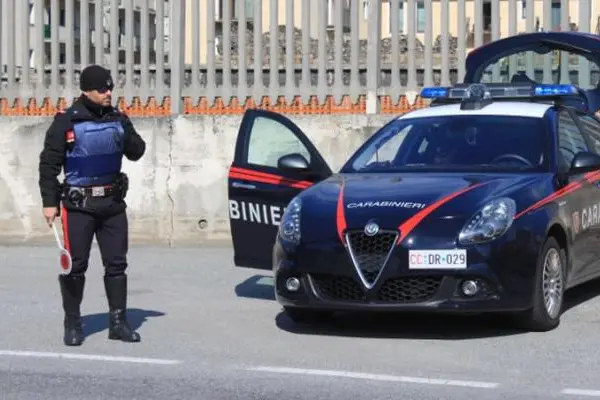 Controlli dei carabinieri (foto Ansa)