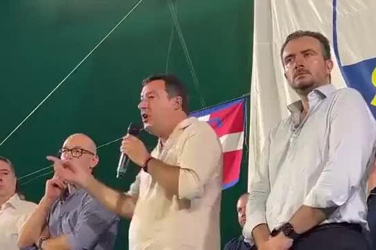 Salvini denuncia: “Appello a scuola per cognome per i bimbi che si sentono fluidi”