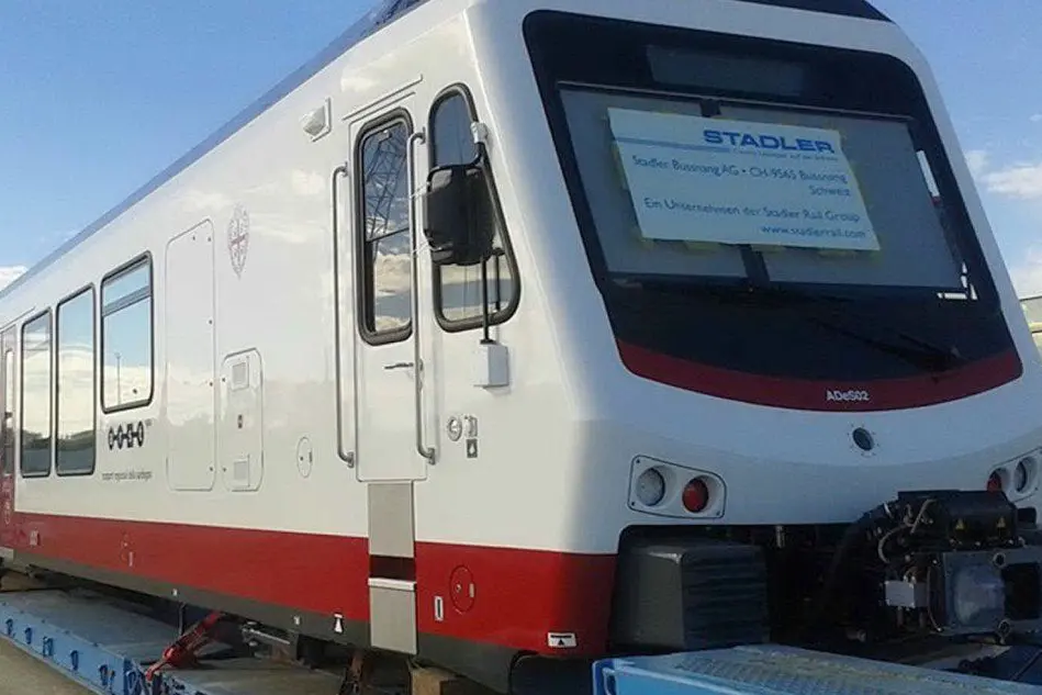 I nuovi treni Arst (foto L'Unione Sarda)