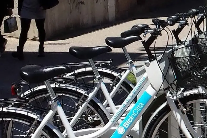Una stazione di bike sharing