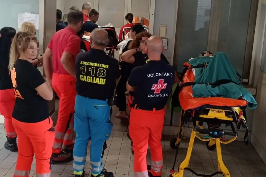 Soccorritori del 118 in attesa al pronto soccorso
