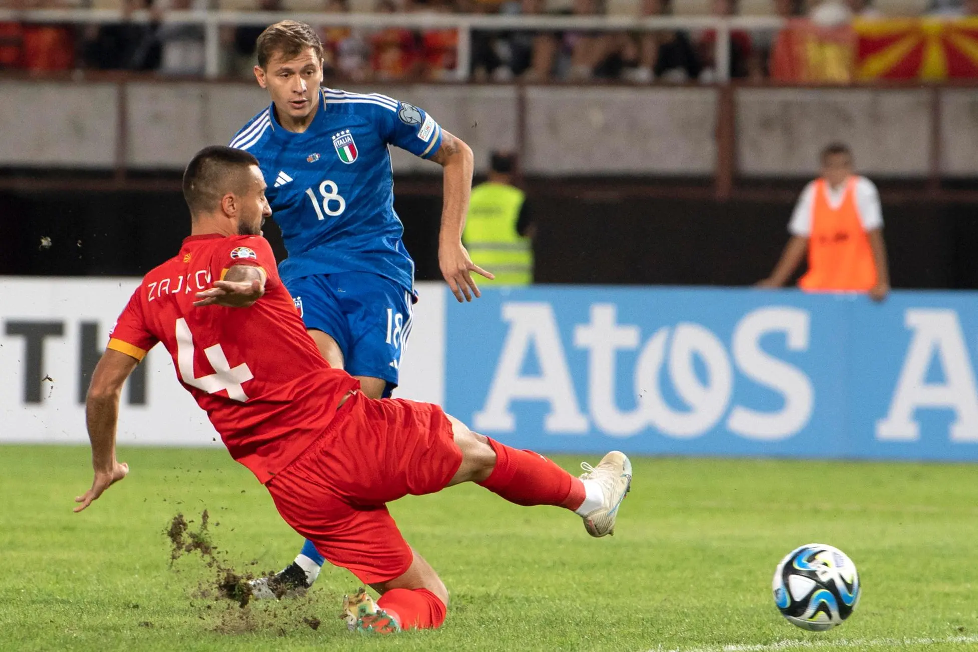 Barella in azione (Ansa)