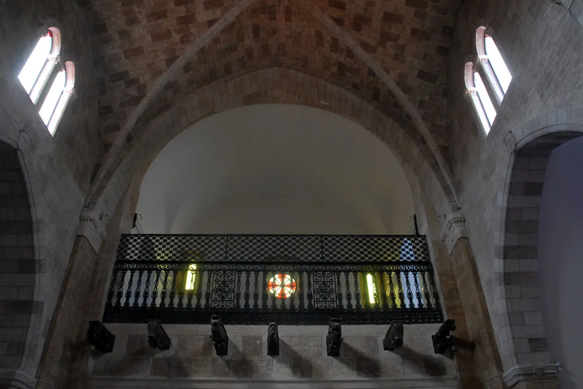 L'interno della chiesa di Santa Chiara (Foto Alessandra Chergia)
