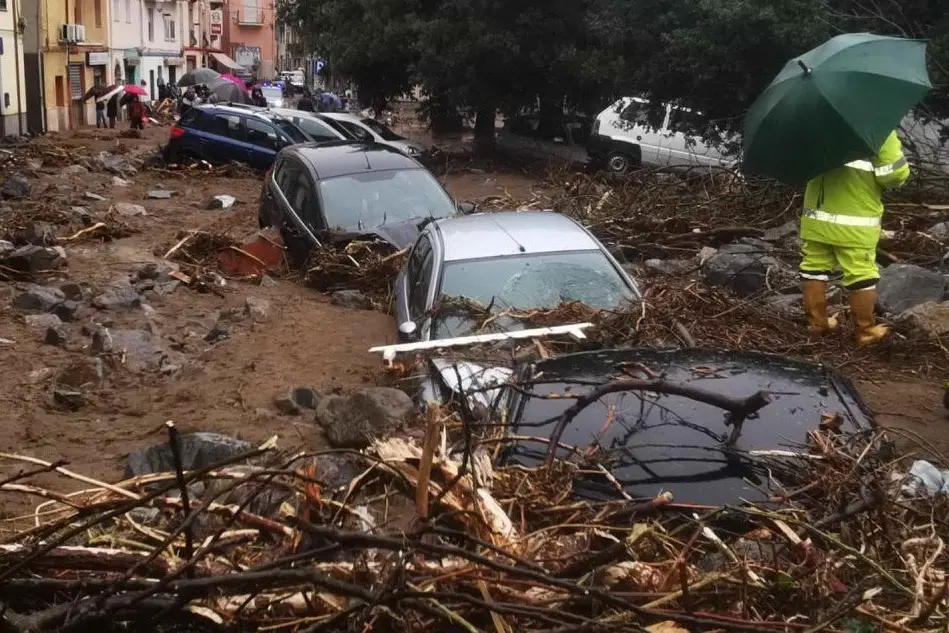 Bitti, strade e auto ricoperte dal fango (L'Unione Sarda - Gualà)