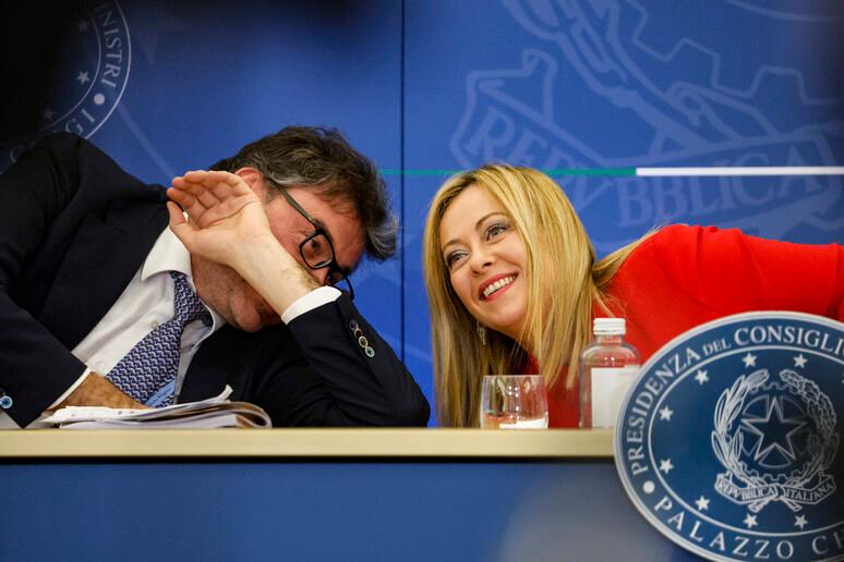 Via libera al decreto fiscale: slitta la tassa da 2 euro sui pacchi extra-Ue, credito d’imposta per chi investe