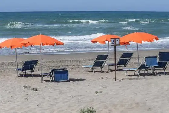 Una spiaggia (foto Ansa)