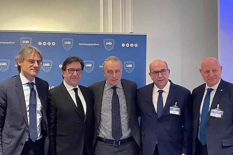 Gianni Cadoni, a destra, accanto ad Abete, ieri a Roma (Foto concessa)