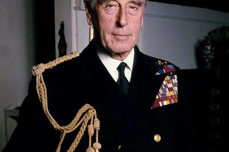 (Wikipedia - Alan Warren)