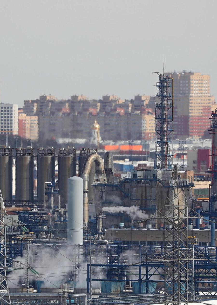 Petrolio russo, l’Ue vuole congelare il tetto massimo sul prezzo