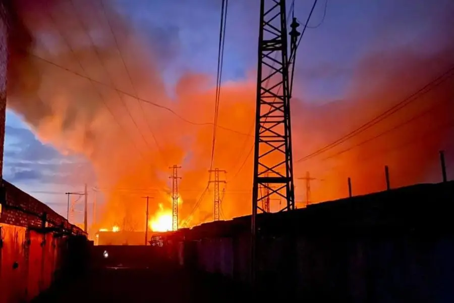 L'incendio dopo il bombardamento a Leopoli (la foto è stata pubblicata su Twitter da\u00A0Andriy Sadovoy, sindaco della città)