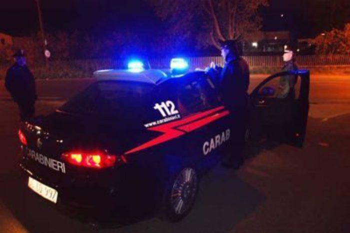 Sorpreso in auto con l’ex compagna che non poteva frequentare, arrestato