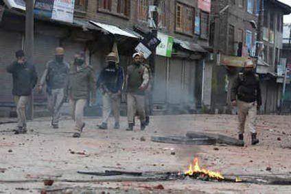 Allerta terrorismo in Kashmir, evacuati 20mila turisti