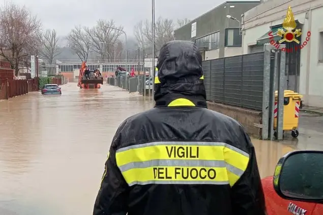 Maltempo in Toscana, vigili del fuoco al lavoro