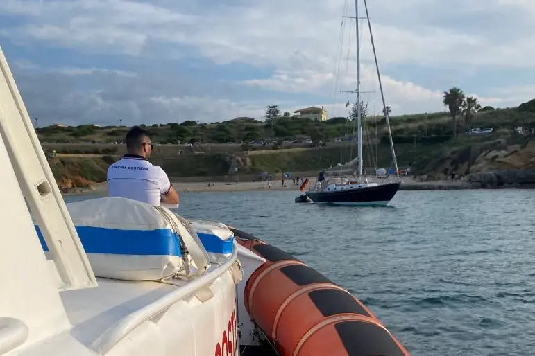 La Guardia costiera nel litorale di Porto Torres (foto Capitaneria)