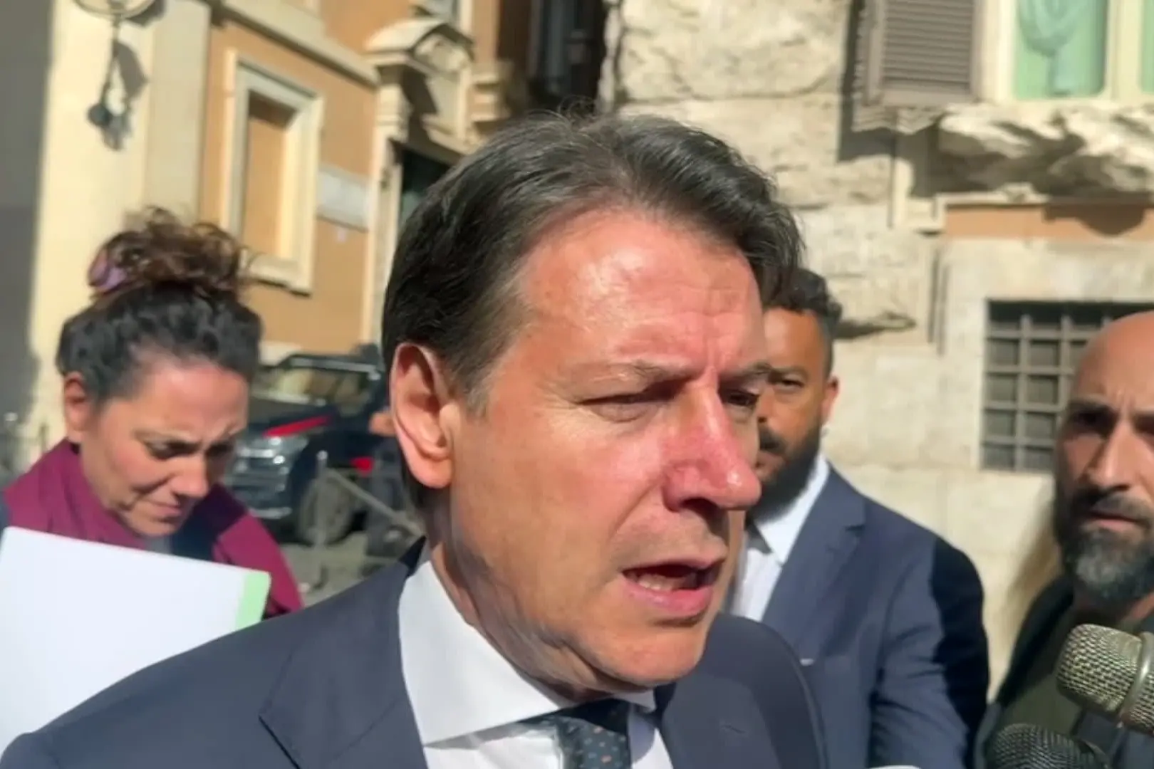 Cortei, Conte: condanniamo devastazioni, governo scarica su altri