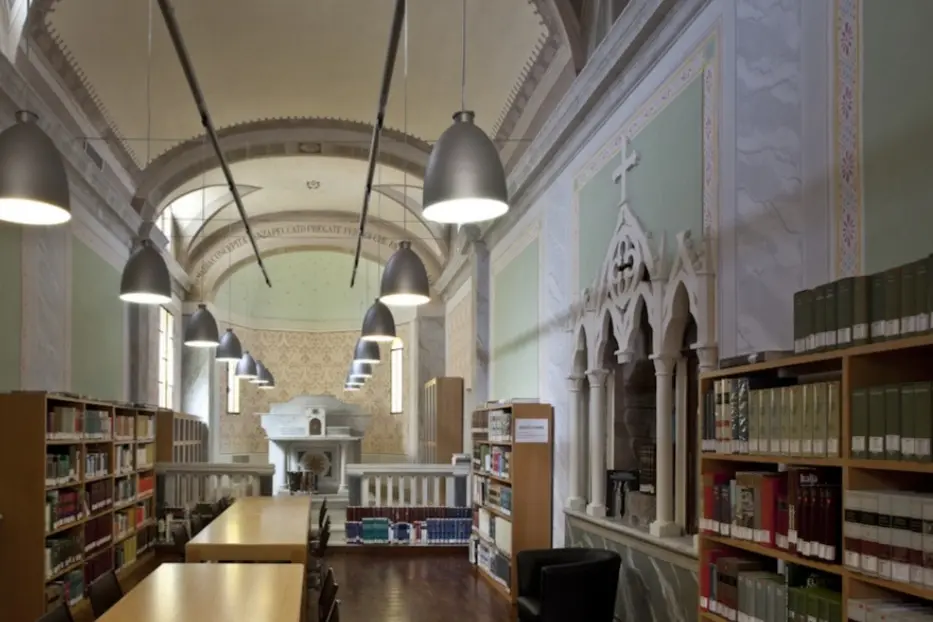 Una biblioteca (foto Guarna)