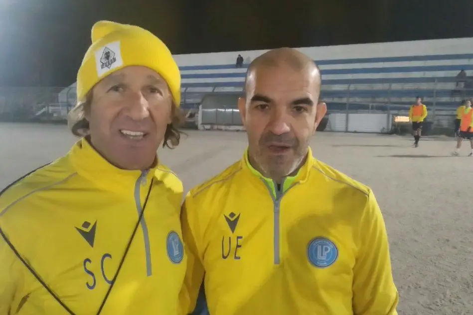 Cosimo Salis, a sinistra, e l'allenatore in seconda Emilio Usai (foto L'Unione Sarda - Tellini)