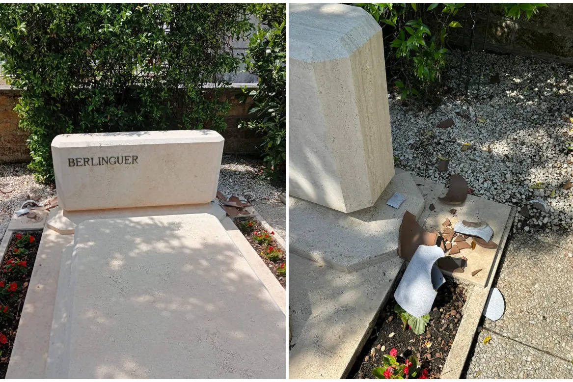 Vandali sulla tomba di Berlinguer (foto Facebook)