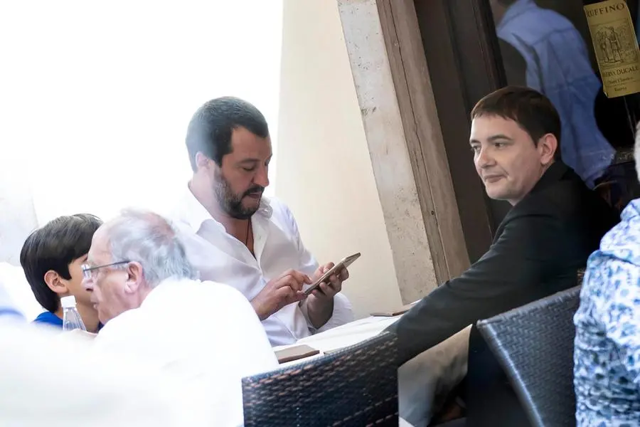 Matteo Salvini a pranzo con Luca Morisi (Ansa)