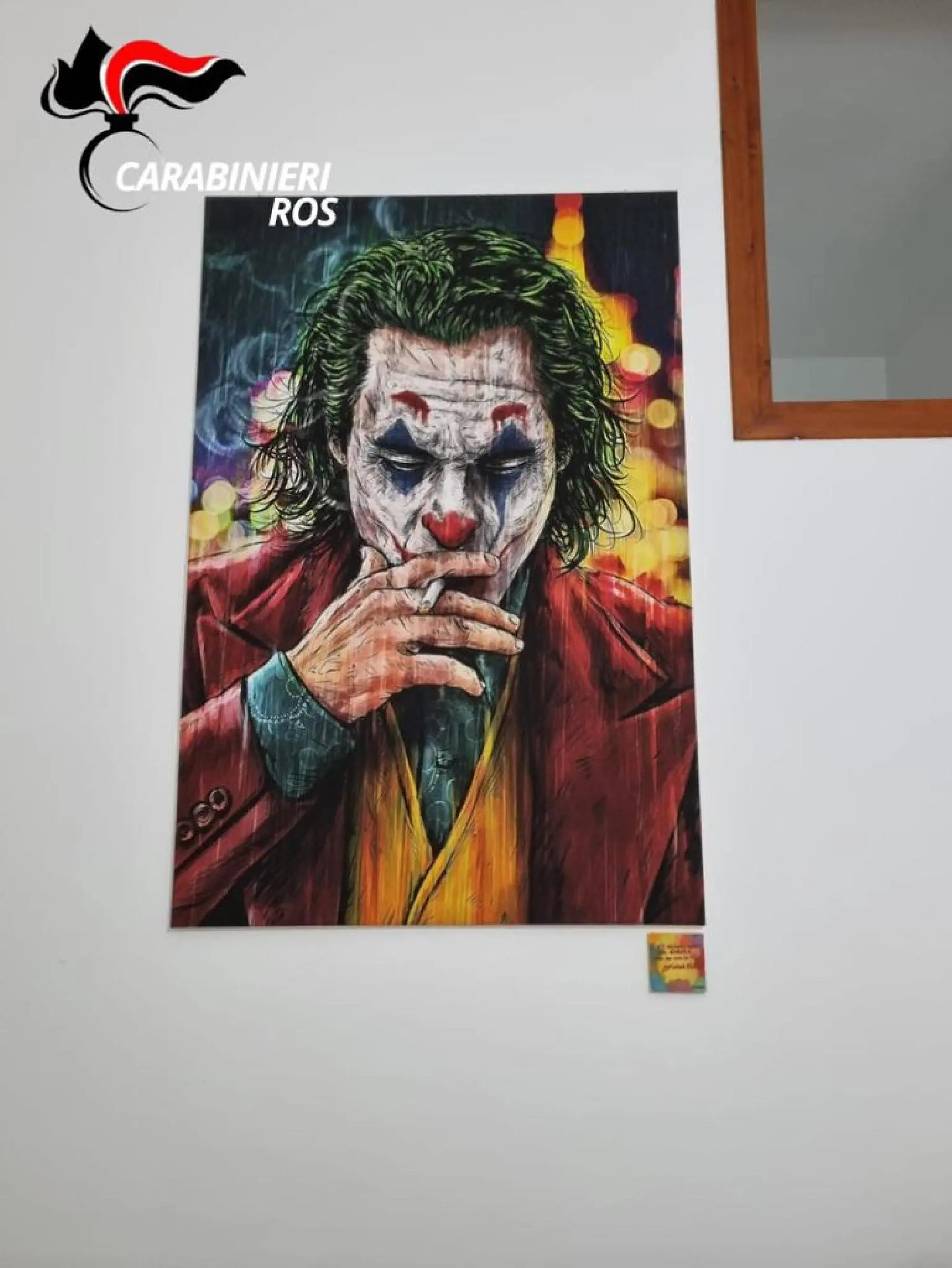 Il quadro di Joker nel covo del boss (Ansa)