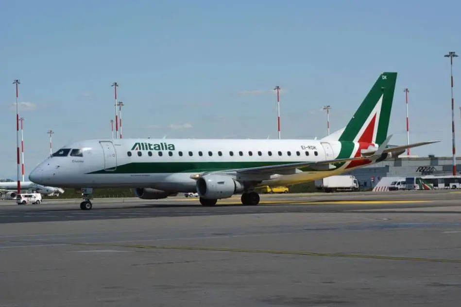 Un aereo Alitalia (Ansa)
