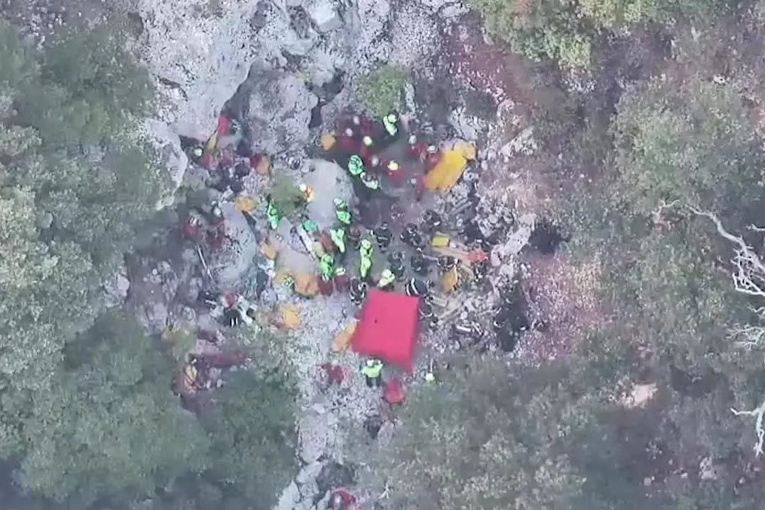 Frana in una grotta in Sardegna, le immagini aeree della zona