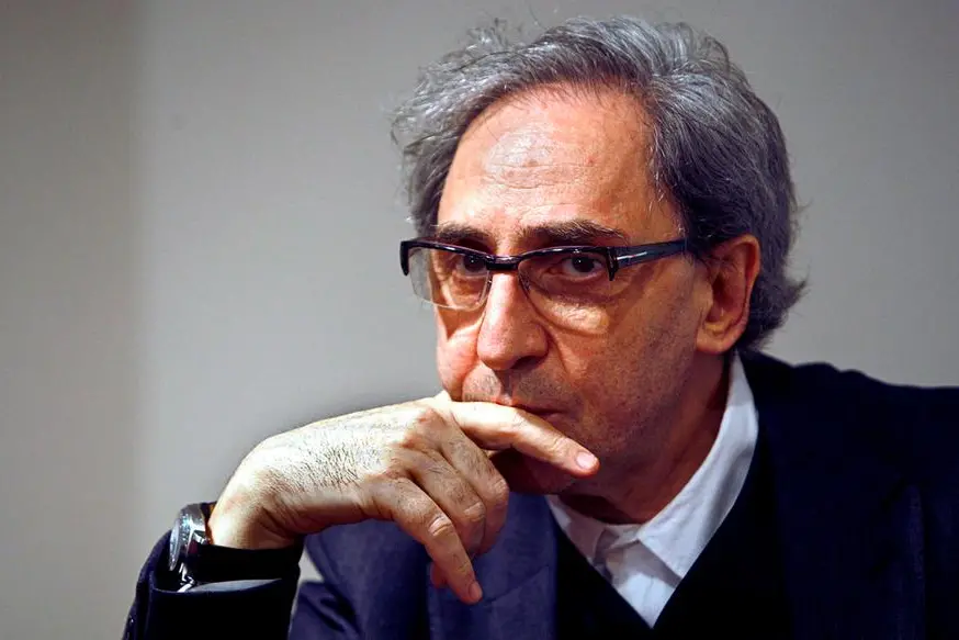 epa09207953 (FILE) - Italian musician Franco Battiato during a press conference to present his Spanish tour in Burjassot, Valencia, Spain, 08 May 2008 (reissued 18 May 2021). According to various media quoting his family, Battiato has passed away at his residence in Milo earlier in the day, aged 76. EPA/BIEL ALINO