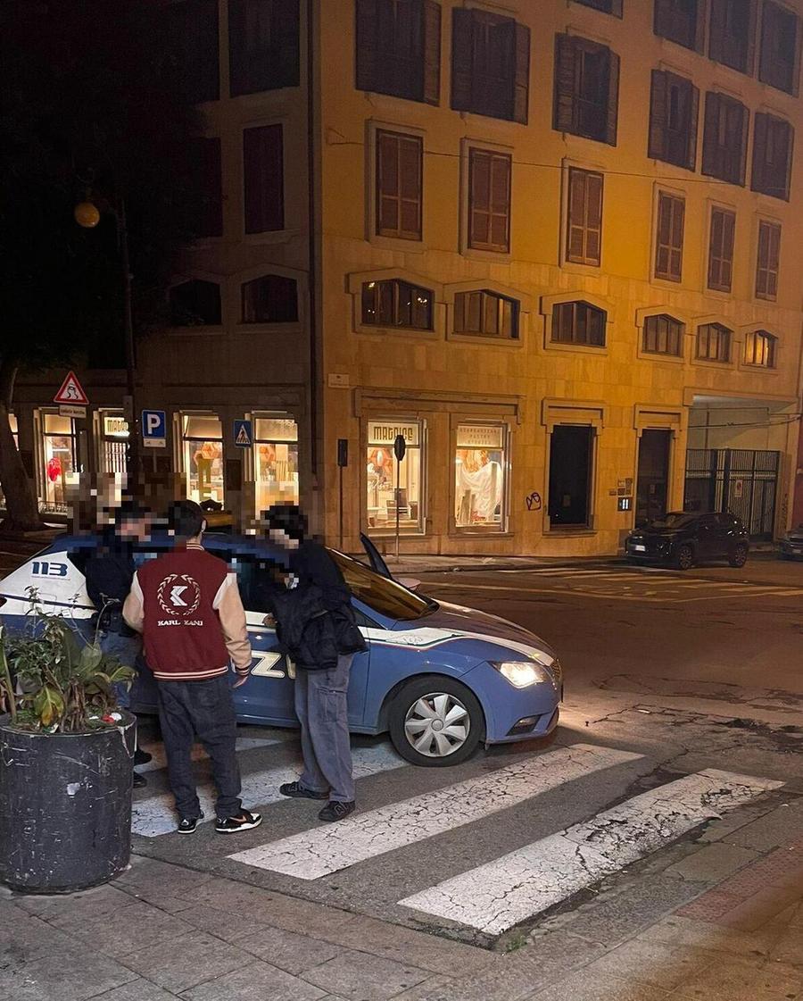 Inseguono il ladro ma lui gli spruzza contro lo spray al peperoncino