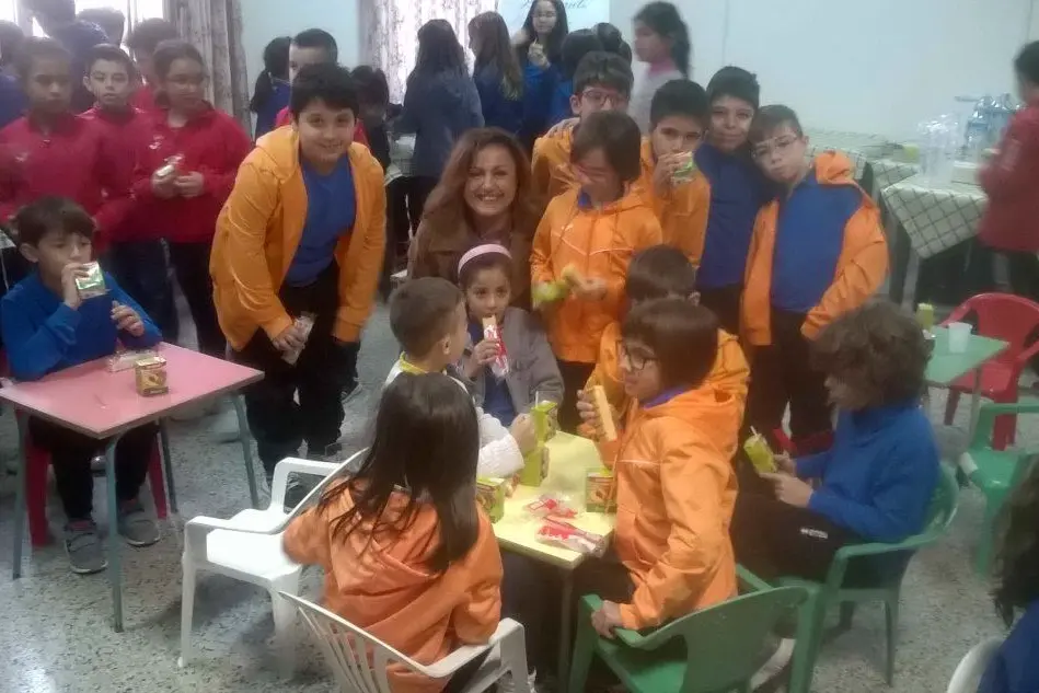 Il sindaco con i bambini della scuola elementare