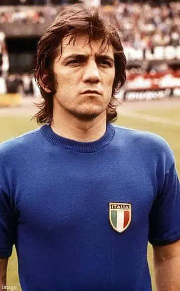 L'ex attaccante del Cagliari Roberto Boninsegna