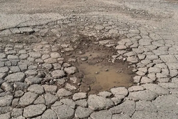 Le buche sulla sp30 Chremule -Giave (foto concessa)