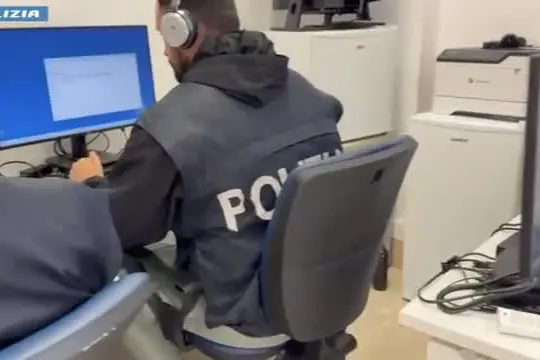 Dati riservati rubati da agenti infedeli e rivenduti, 29 indagati