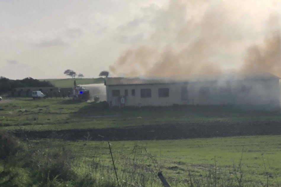 Incendio in un'azienda agricola nelle campagne di Sisini