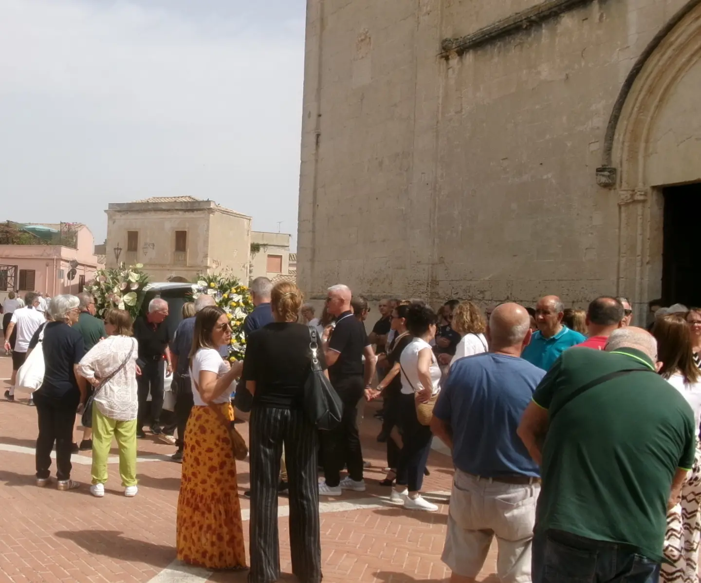 Una folla commossa ha dato l’ultimo saluto a Giuliano Ortu