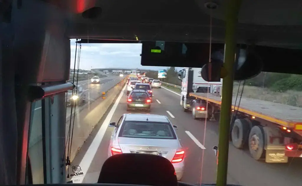 Traffico bloccato sulla 195: le code iniziano a Villa San Pietro (Foto L'Unione Sarda)