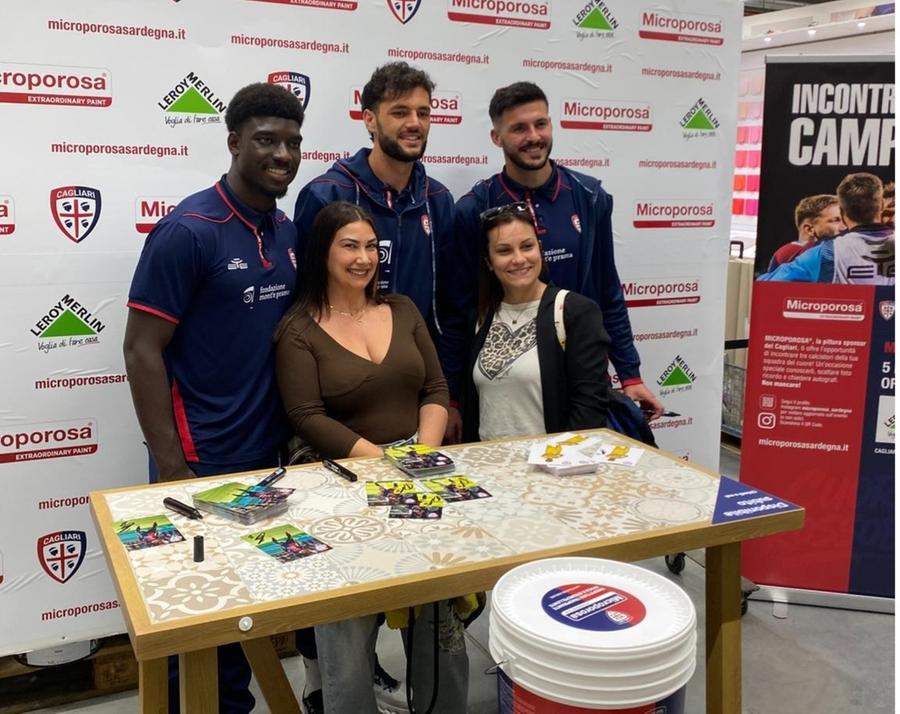 I rossoblù con i loro tifosi