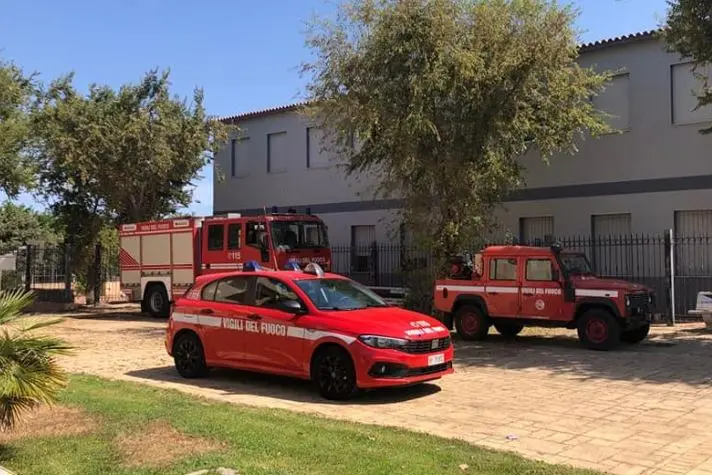 Vigili del fuoco a Valledoria (foto concessa)