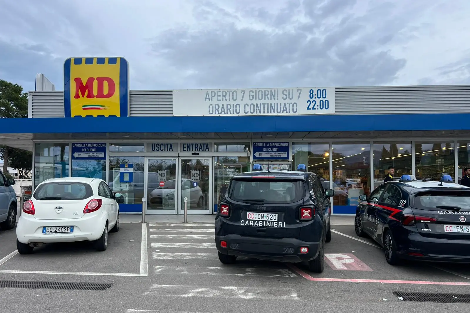 Rapina all'Md di Frutti d'Oro