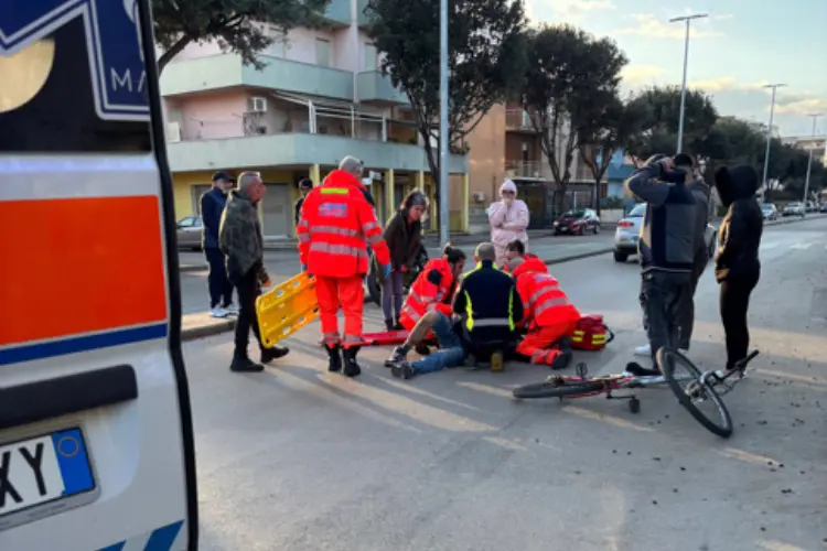 Incidente in viale delle Vigne a Porto Torres (foto Pala)