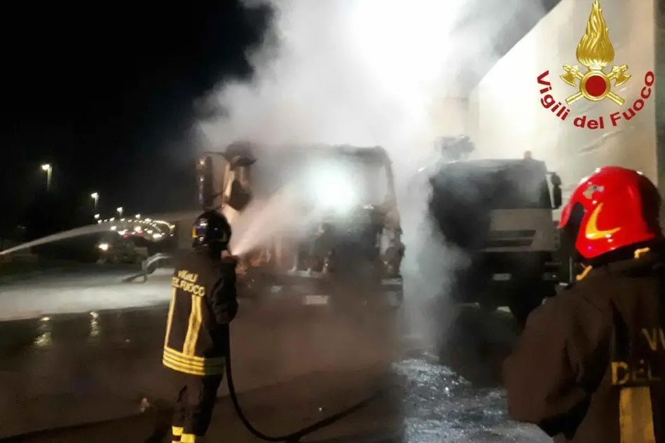 L'intervento (foto Vigili del fuoco)