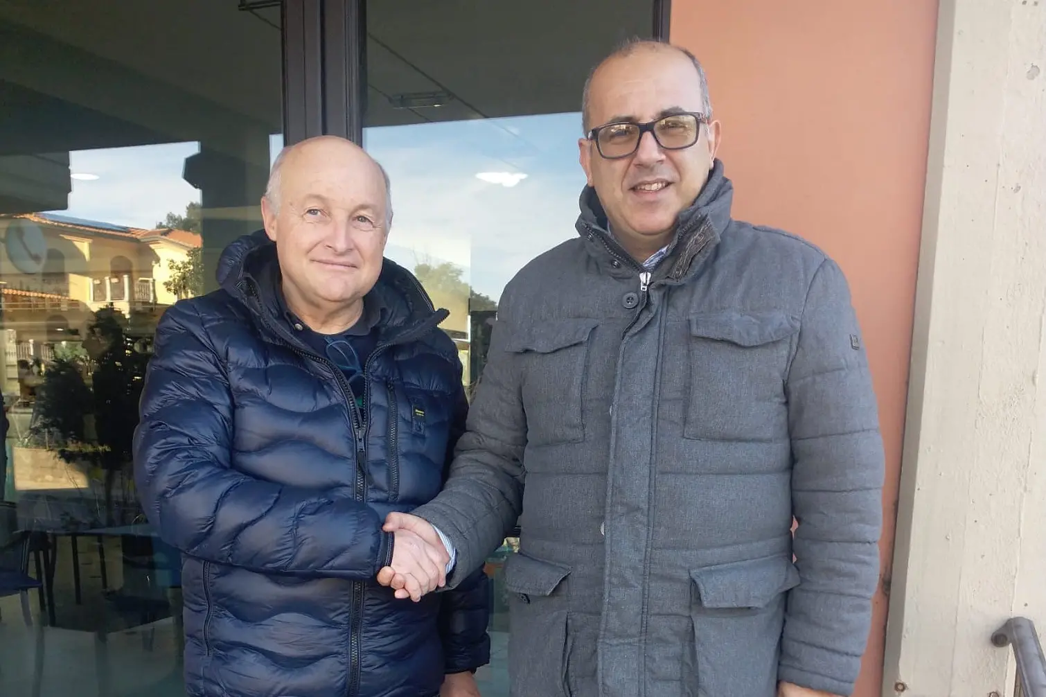 Il nuovo medico di base con il sindaco Fabio Albieri (foto concessa)