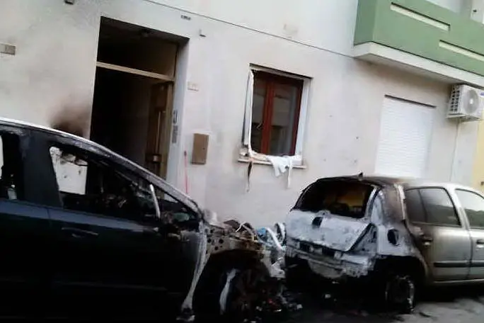 Auto incendiate in via Cogoni