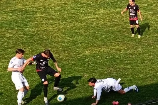 In bianco Putzu e Tomaselli, tra i migliori contro il Budoni (foto Ilenia Giagnoni)