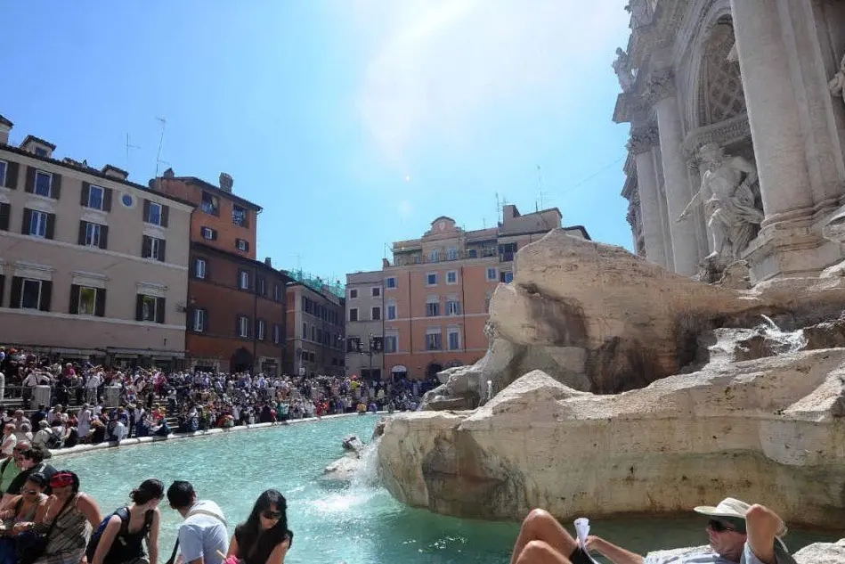 La Fontana di Trevi a Roma (Ansa)