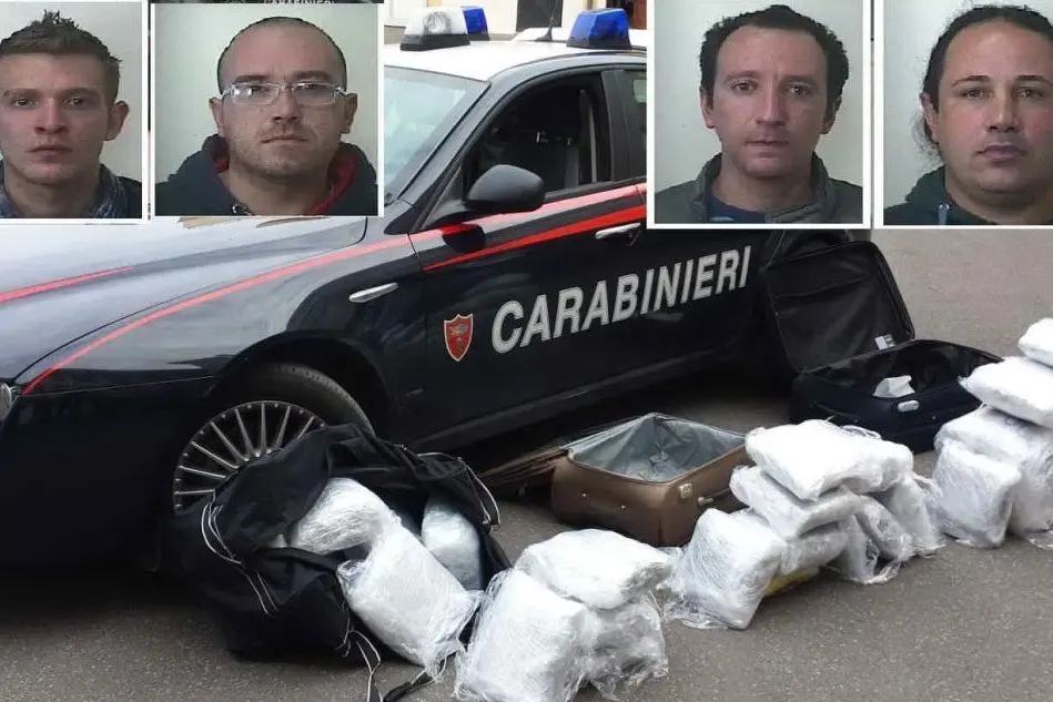 La droga sequestrata, nei riquadri da sinistra verso destra Francesco Soru, Nicola Manca, Simone  Di Gioia e Adriano Bianco