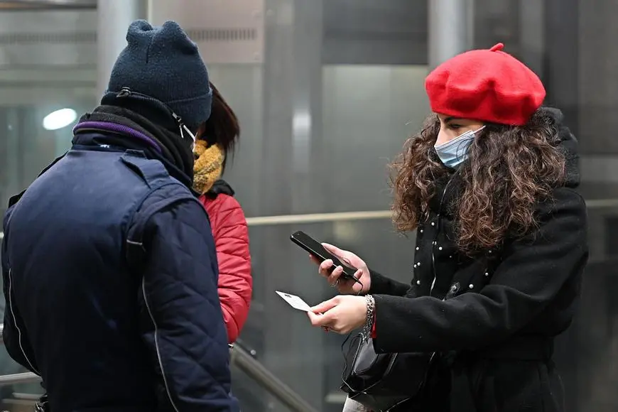 Un controllo del Green pass (Ansa - Di Marco)