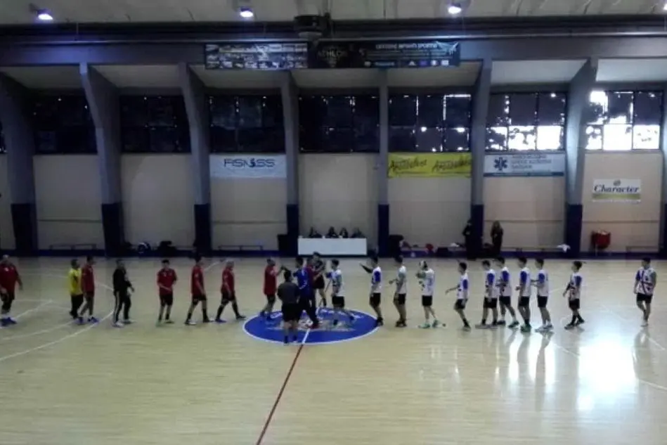 La Verdeazzurro U20 e il Perfugas prima del fischio d'inizio