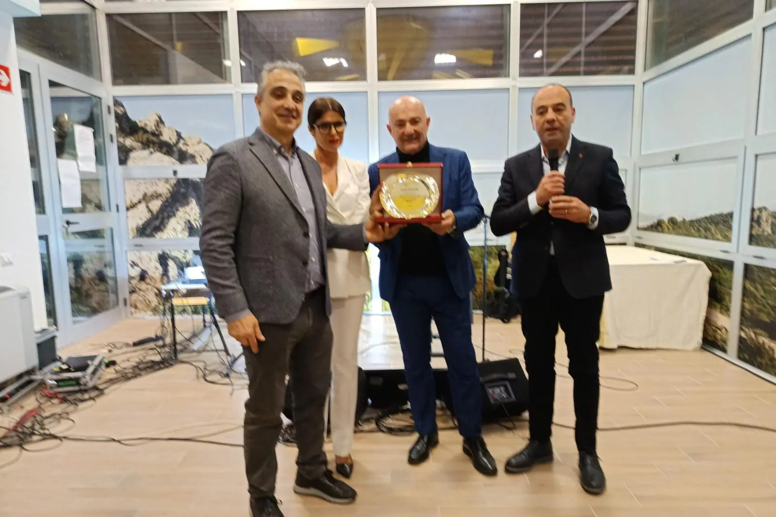 L'immagine della consegna del premio a Forestas (foto concessa)